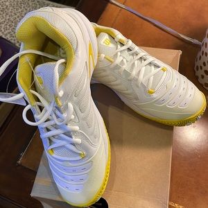 Wilson Tennis Shoes size 8.5